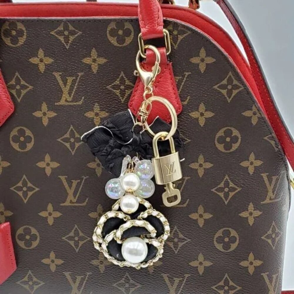 Authentic Louis Vuitton Padlock & Key Gold ✨Unbranded Flower Bag Charm Keychain - Picture 2 of 7
